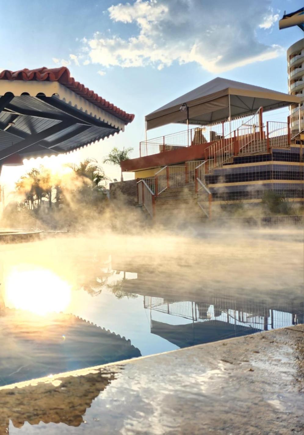 House Relax Parque Das Aguas Quentes - Ape 2 Quartos カルダス・ノバス エクステリア 写真